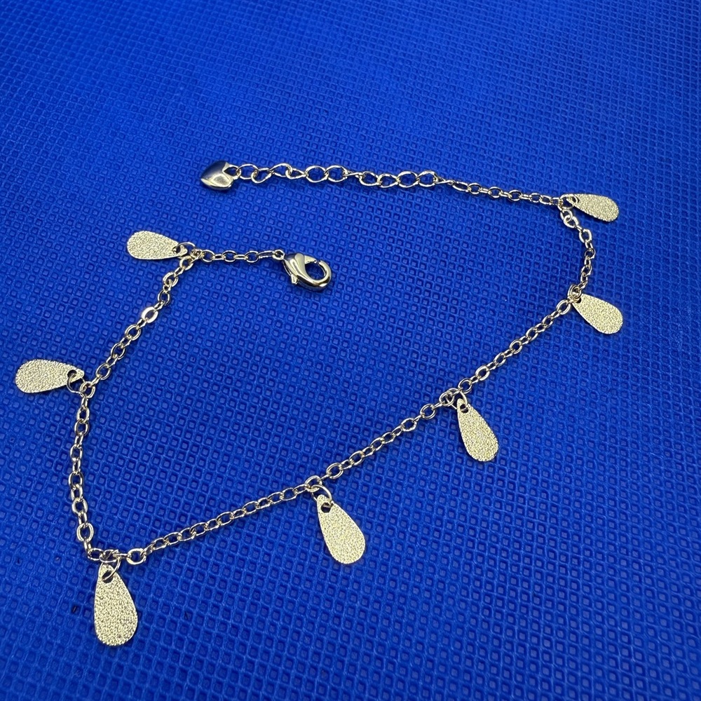 Pretty Bird - 18K Gold Plated Teardrop Charm Bracelet 9”